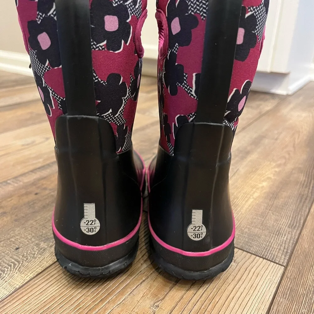 EUC BOG Boots Petal Floral print, Black and Pink Waterproof rain/snow, Size 2